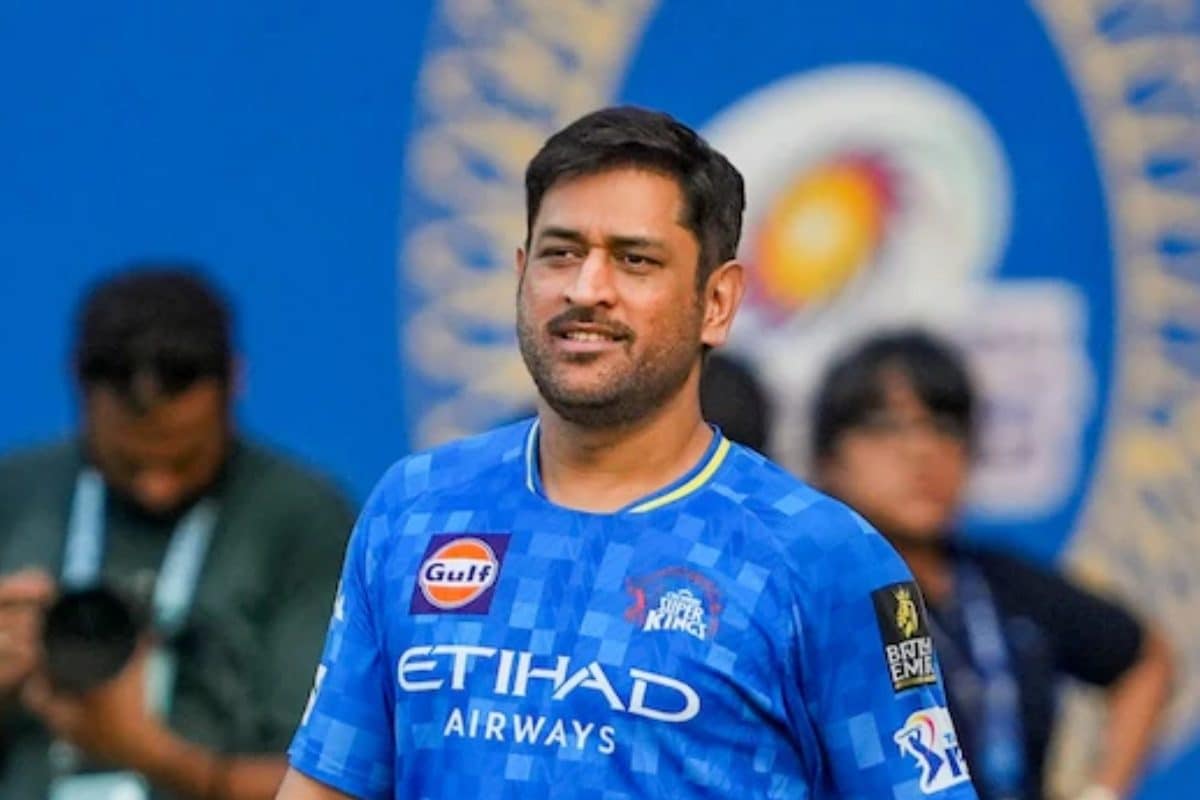 रांची में माही जमा रहे हैं 4-5 घंटे की महफिल, 60 दिनों से चल रहा है रुटीन