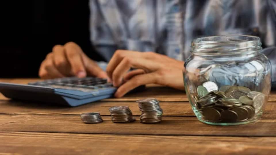 Small Finance Banks या Post Office FD, 2025 में कौन सा है बेहतर निवेश विकल्प?