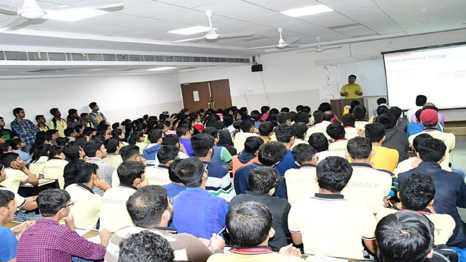 Free Jee Neet Coaching: जेईई और नीट की मुफ्त कोचिंग कराएगा बिहार बोर्ड, आवेदन की आखिरी तारीख 30 नवंबर