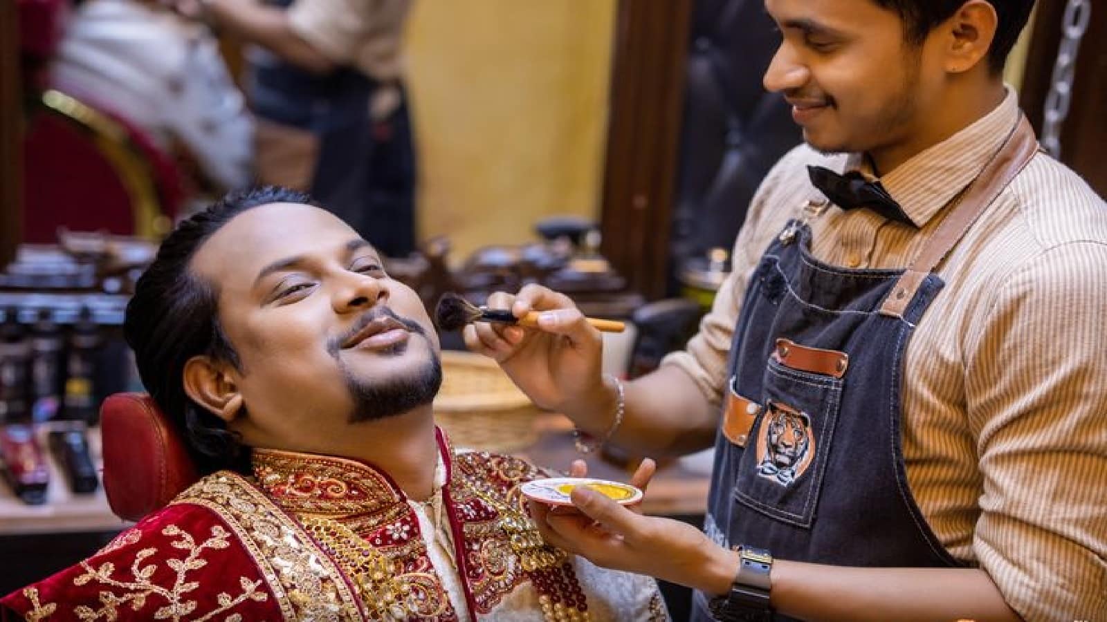 Groom Wedding Makeup Tips: दूल्हे के कैमरा-रेडी लुक के लिए अपनाएं ये मेकअप टिप्स, दुल्हन से ज्यादा चमकेंगे आप