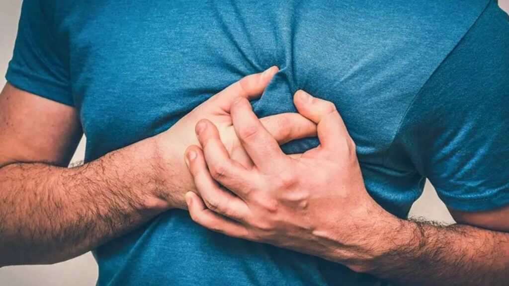 Emergency Steps: अकेले में हार्ट अटैक आए तो क्या करें? 50 प्रतिशत केस में ऐसे जाती है जान, बरतें सावधानी