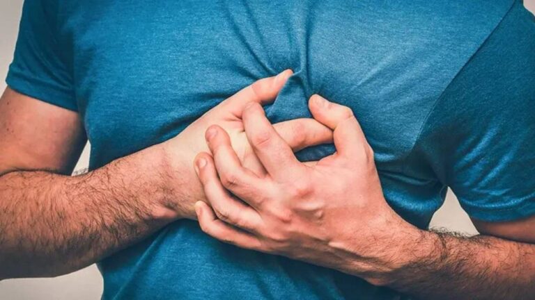 Emergency Steps: अकेले में हार्ट अटैक आए तो क्या करें? 50 प्रतिशत केस में ऐसे जाती है जान, बरतें सावधानी