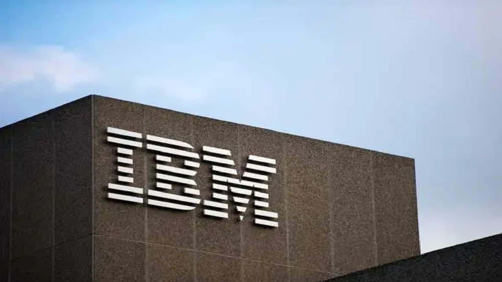 IBM Layoffs: आईबीएम में बड़ी छंटनी की तैयारी, हजारों कर्मचारियों की जाएगी नौकरी, जानिए डिटेल