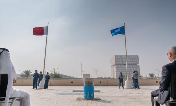 दोहा में सामाजिक विकास सम्मेलन के लिए नेताओं के आगमन के बीच ध्वजारोहण