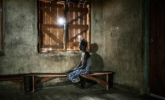 दुनिया भर में, 61 करोड़ बच्चे ऐसे घरों में, जहाँ माताएँ हिंसा की शिकार