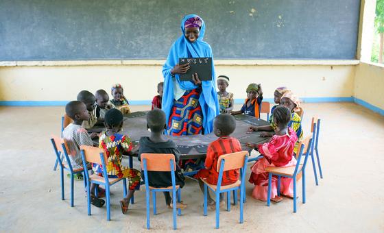 नाइजीरिया में सैकड़ों विद्यार्थियों का स्कूल परिसर से अपहरण