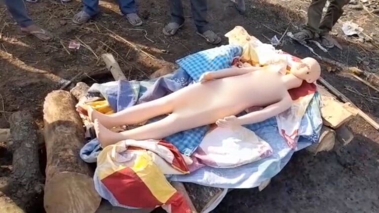 Insurance Scam: श्मशान घाट पर दाह संस्कार करने पहुंचे 4 लोग, कफन हटाया तो उड़ गए होश; 50 लाख की बीमा ठगी का था प्लान