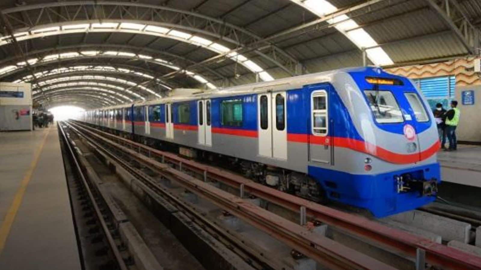 Kolkata Metro: कोलकाता मेट्रो बना सुसाइड अड्डा! ब्लू लाइन पर एक हफ्ते में 3 शख्स ने की आत्महत्या की कोशिश