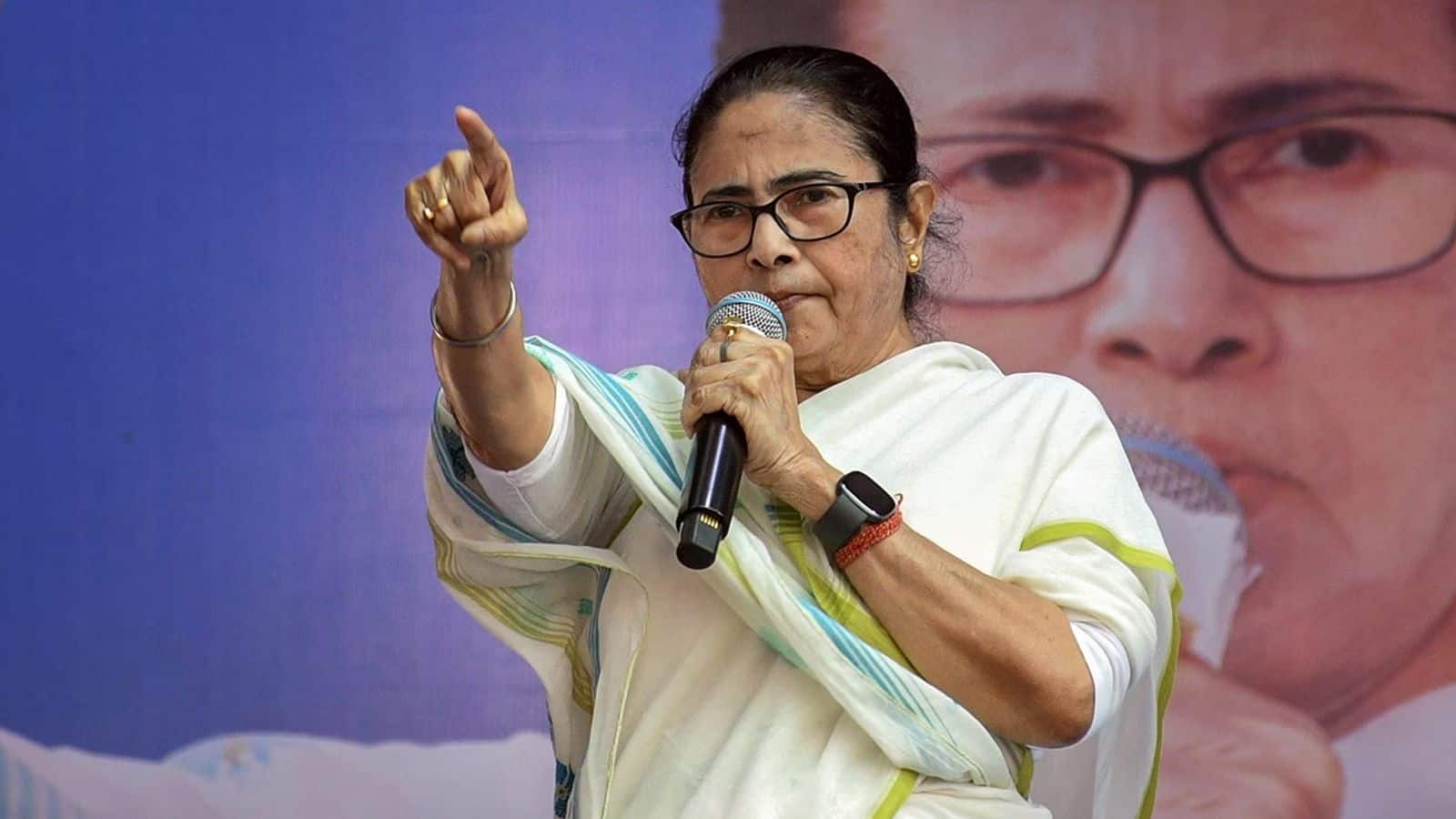 ममता बनर्जी ने SIR रोकने के लिए चुनाव आयोग को लिखा पत्र, BJP बोली- 'सीएम को सता रहा हार का डर'