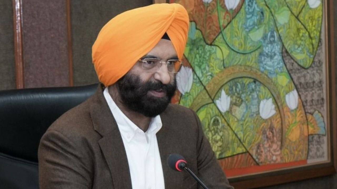 Delhi Pollution: दिल्ली में 62 हॉटस्पॉट की पहचान... दिल्ली सरकार प्रदूषण के खिलाफ छेड़ेगी जंग, मंत्री ने जनता से की ये अपील