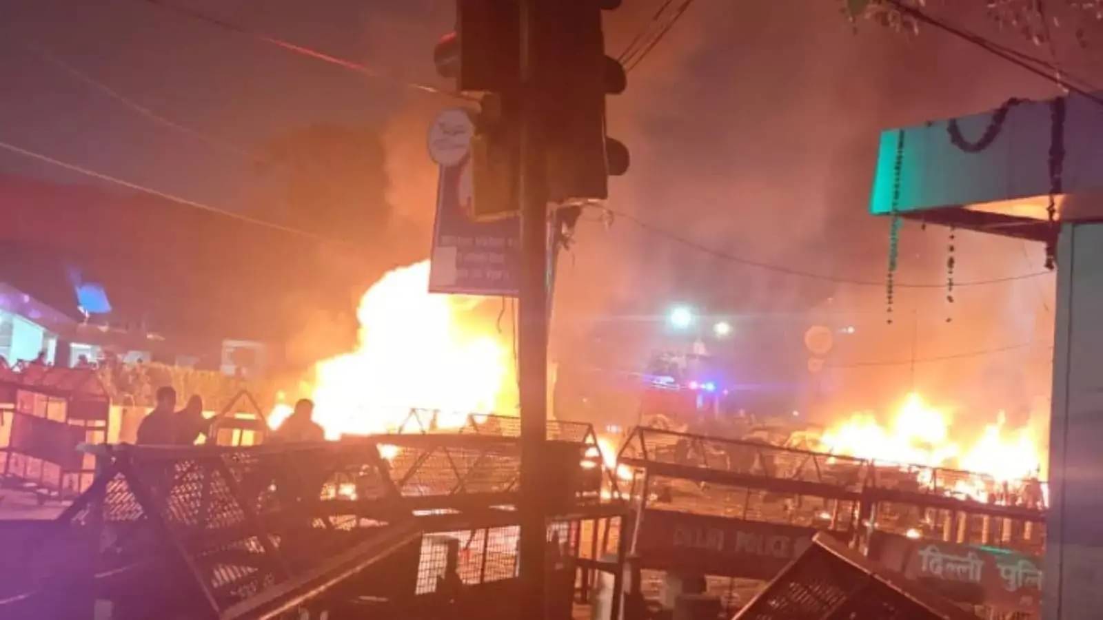 Delhi Blast : 'धीमी गति से कार रेड लाइट पर रुकी और ब्लास्ट हो गया...',  दिल्ली पुलिस कमिश्नर सतीश गोलचा ने बताया कैसे हुआ विस्फोट