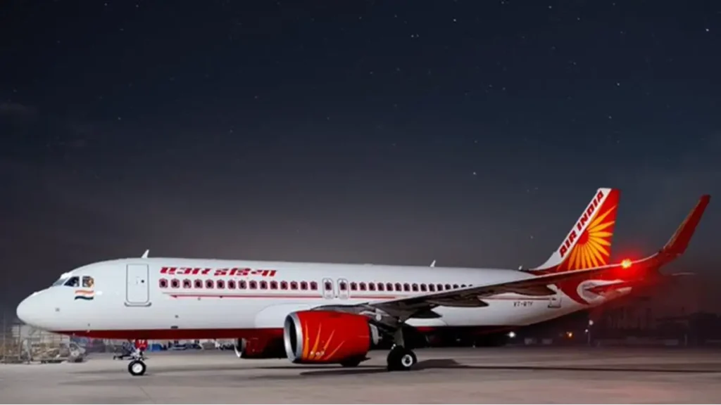 Delhi IGI Airport: दिल्ली एयरपोर्ट पर ATC सिस्टम में आई तकनीक खराबी, 100 से ज्यादा उड़ानें प्रभावित, यात्री हुए परेशान