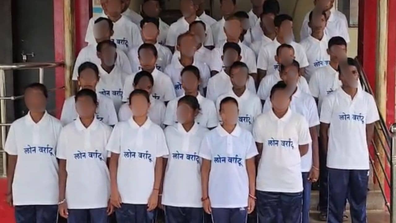 Naxalites Surrender: दंतेवाड़ा में 37 नक्सलियों ने फेंके हथियार, मिनपा हमले के मास्टरमाइंड ने भी जोड़े हाथ
