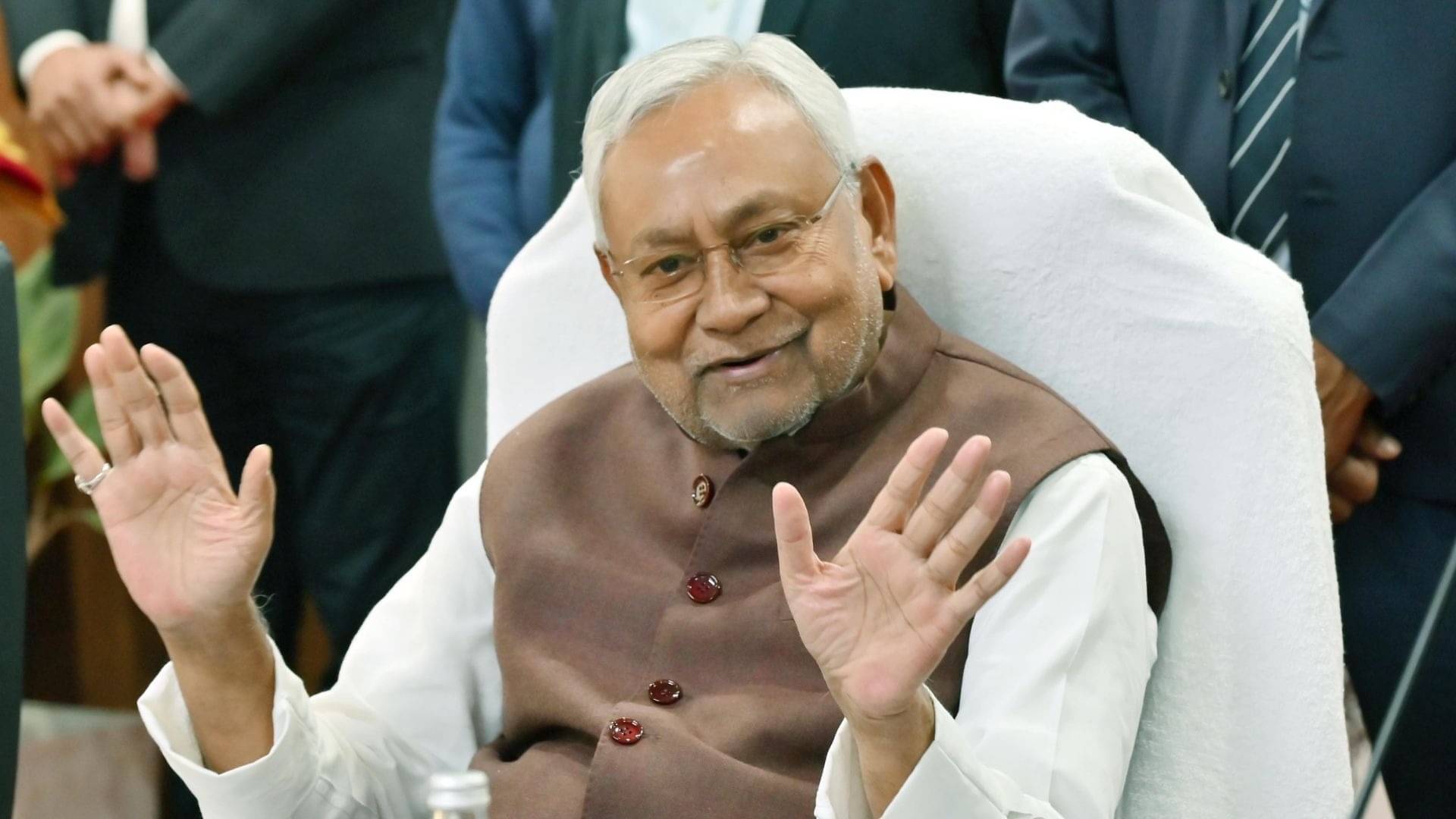 Nitish Kumar: 3 मार्च 2000 से 2025 तक... कब-कब नीतीश कुमार ने ली CM पद की शपथ? 10वीं बार 'सुशासन बाबू' की हो रही ताजपोशी