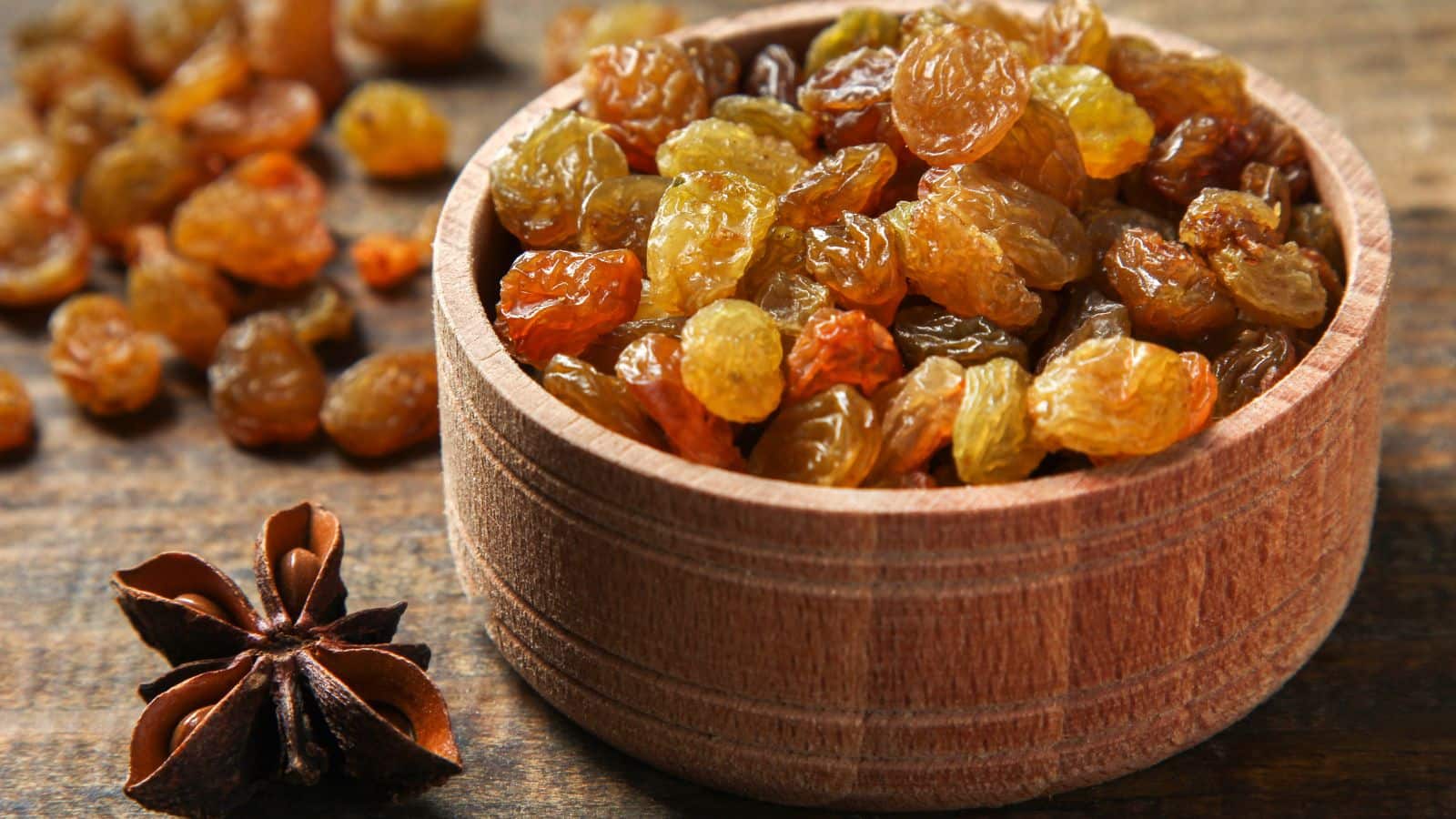 Health Tips: रोजाना खाएं 10-12 किशमिश, वजन कम करने से लेकर स्किन ग्लो बढ़ाने तक होंगे कई जबरदस्त फायदे