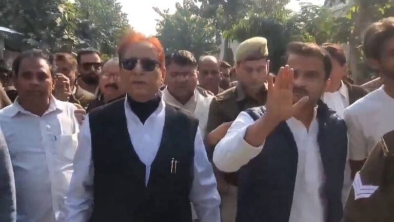 55 दिन की थी आजादी, 7 सालों के लिए फिर सलाखों के पीछे पहुंचे आजम खान... कैसी कटी जेल में पहली रात?
