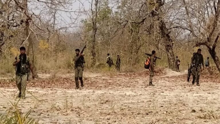 Chhattisgarh: सुरक्षाबलों को मिली बड़ी कामयाबी, बस्तर मुठभेड़ में 3 कुख्यात महिला समेत 6 नक्सली ढेर; हथियारों का जखीरा का बरामद
