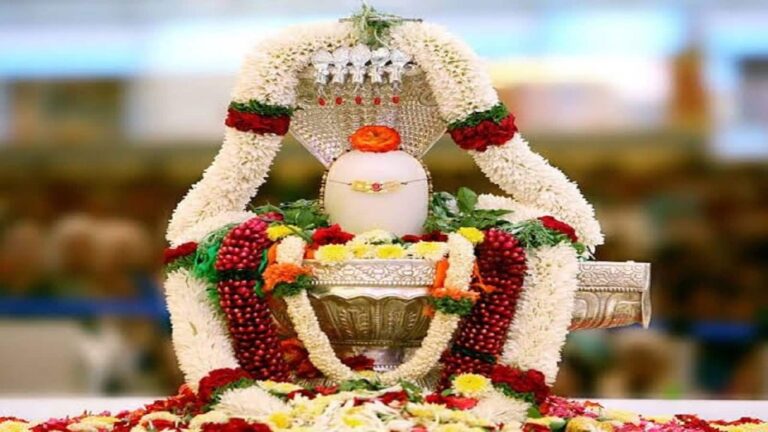 Som Pradosh Vrat 2025:आज भगवान शिव की पूजा का मिलेगा कई गुना फल, जानिए सोम प्रदोष व्रत का महत्व, विधि, और शुभ मुहूर्त