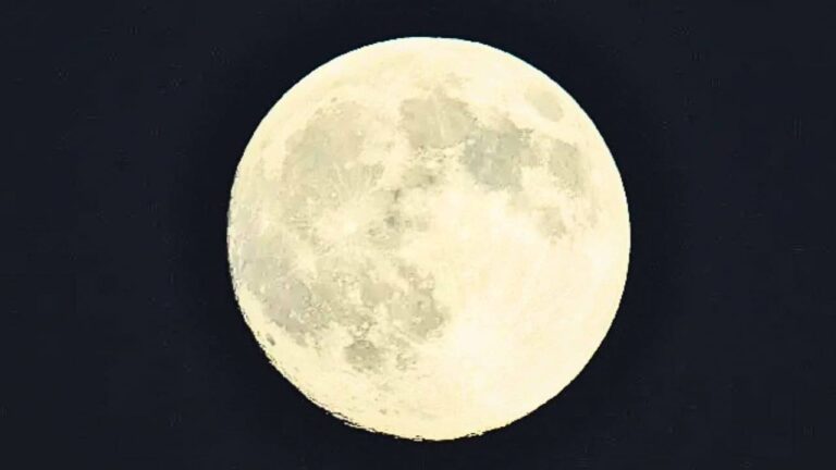 Super Beaver Moon: अमृतसर, अयोध्या से गोवा तक... देव दिवाली पर आसमान में कहां कैसा दिखा सबसे चमकीले चांद का नजारा, VIDEO