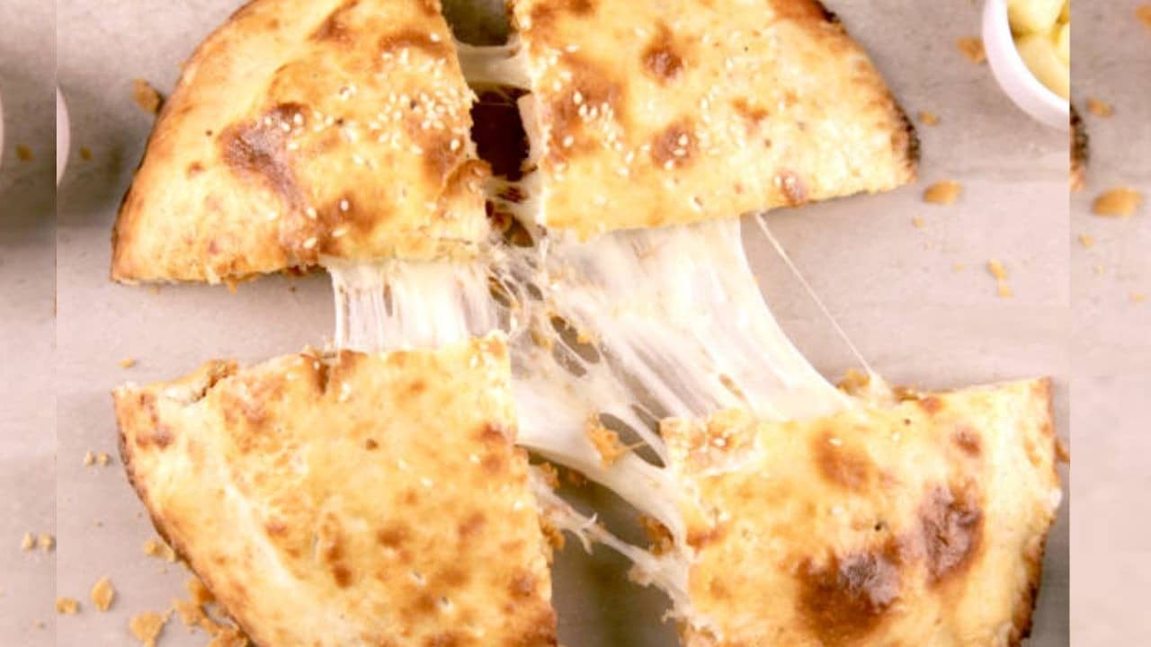 Veg Cheese Paratha Recipe: बच्चे टिफिन में रोज करते हैं नई चीज की मांग, घर में बनाएं चीजी वेज पराठा; तुरंत कर जाएंगे चट