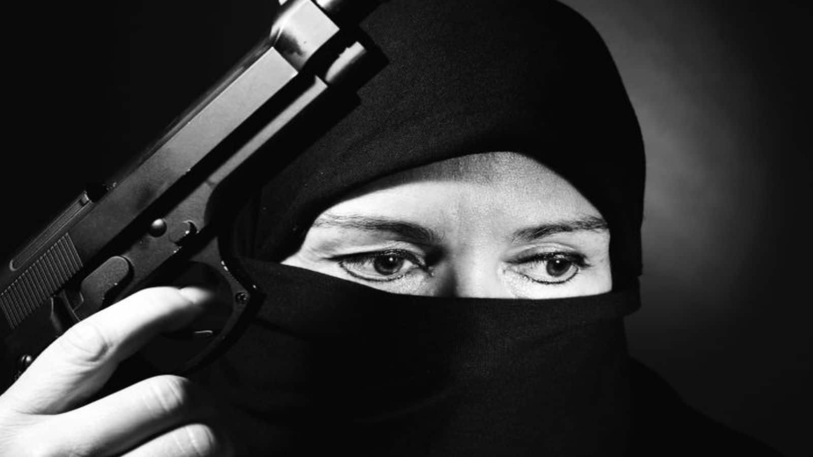 फरीदाबाद टेरर केस में महिला डॉक्टर पर भी शक! कार से AK-47 बरामद, आतंक फैलाने का प्लान फेल