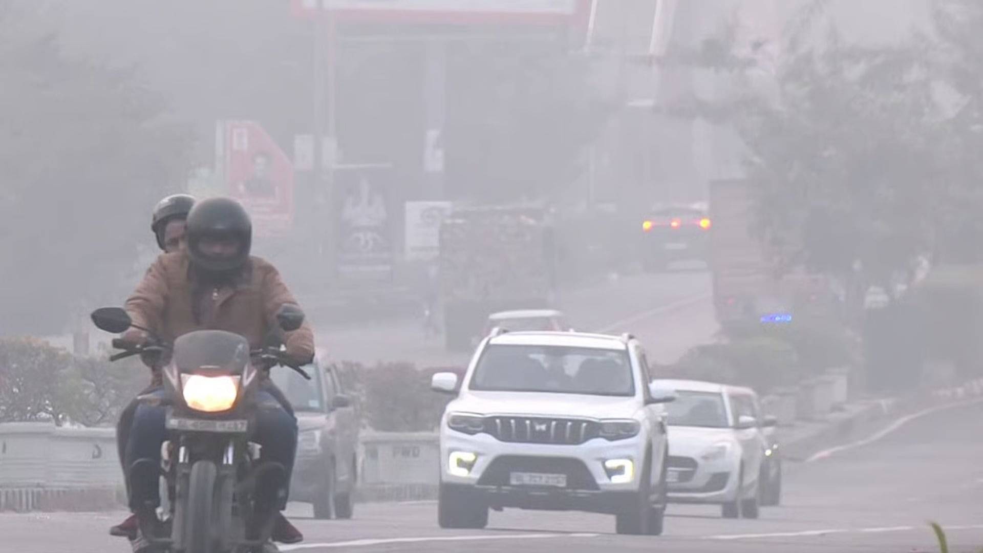 Delhi WFH: घर से काम करेंगे 50% कर्मचारी, प्रदूषण से बिगड़े हालातों के बीच दफ्तरों के लिए आदेश जारी; किस-किसको नहीं मिलेगी छूट?