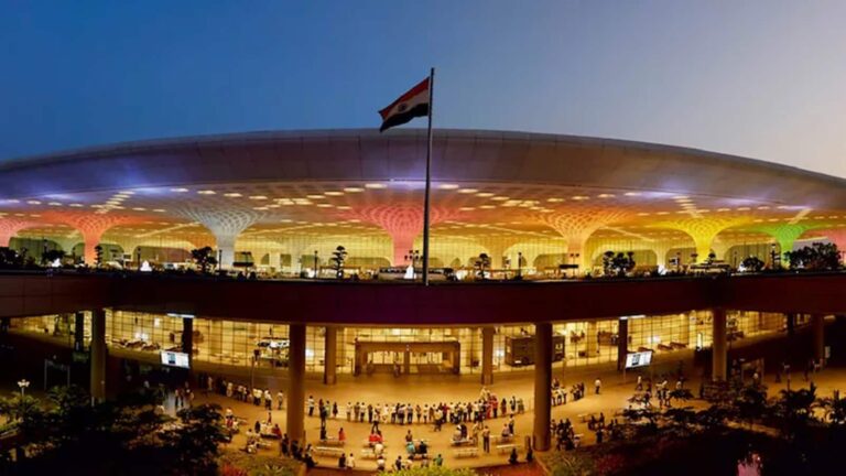 Adani Airports ने बनाया ₹1 लाख करोड़ का प्लान, मार्केट में लिस्टिंग की भी है तैयारी, क्या आएगा IPO?