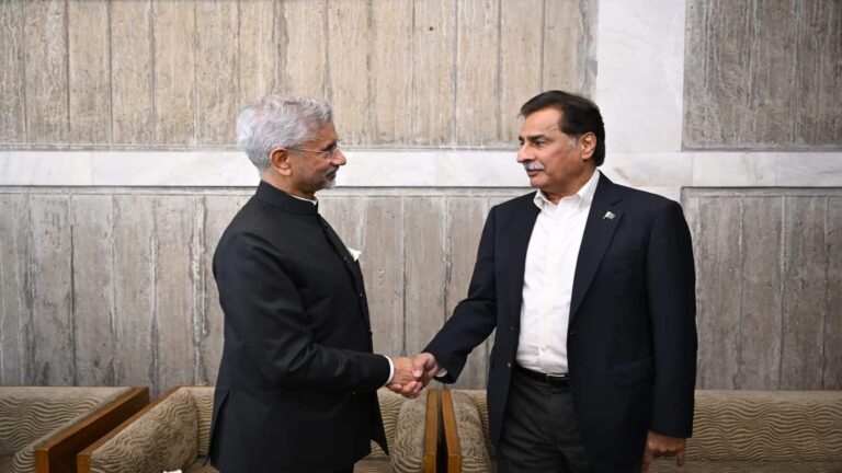 पाकिस्तान नेशनल असेंबली के स्पीकर अयाज सादिक से मिले विदेश मंत्री जयशंकर, बांग्लादेश में की शिष्टाचार भेंट