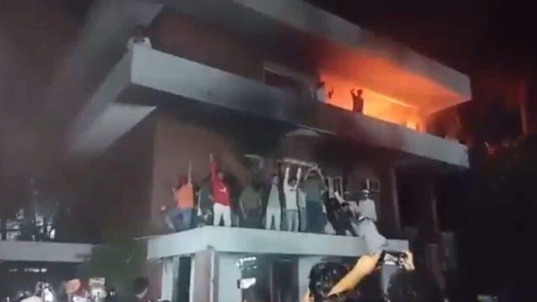 Bangladesh Violence: 'बांग्लादेश कल हिल जाएगा...', उस्मान हादी को गोली मारने से पहले शूटर ने गर्लफ्रेंड को भेजा था ये मैसेज