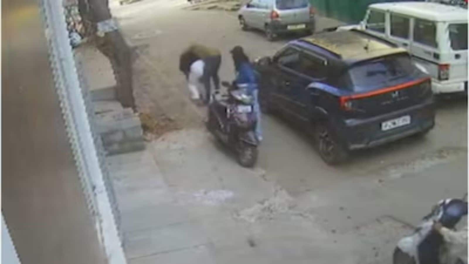 Bengaluru: इंस्टाग्राम की दोस्ती पड़ी भारी, प्रपोजल ठुकराने पर युवती के दोस्त ने सरेआम की दरिंदगी