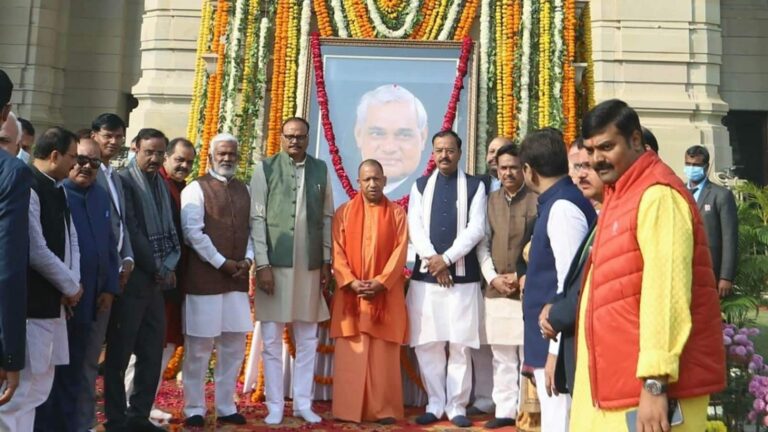 सीएम योगी ने वाजपेयी को बताया भारतीय राजनीति का अजातशत्रु, बोले- उनके सपनों को आगे बढ़ाएगी सरकार