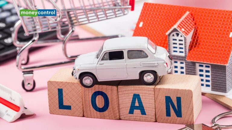 Auto Loan EMI: कार-बाइक खरीदना होगा सस्ता, समझिए रेट कट के बाद EMI में बचत का कैलकुलेशन