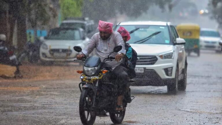Chennai rains: चेन्नई में भारी बारिश से शहर के कई इलाके जलमग्न, शुक्रवार से राहत की उम्मीद, देखें मुख्य बिंदू