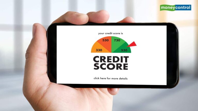 Credit Score: कोशिश के बावजूद आपका क्रेडिट स्कोर नहीं बढ़ रहा? जानिए इसकी वजह