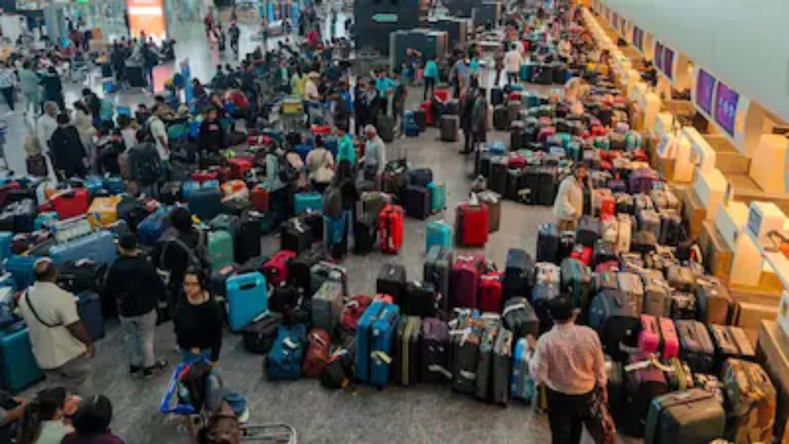 IndiGo Crisis: DGCA का इंडिगो को 24 घंटे का अल्टीमेटम! लगातार उड़ानें रद्द होने पर जारी किया दूसरा 'शो कॉज' नोटिस