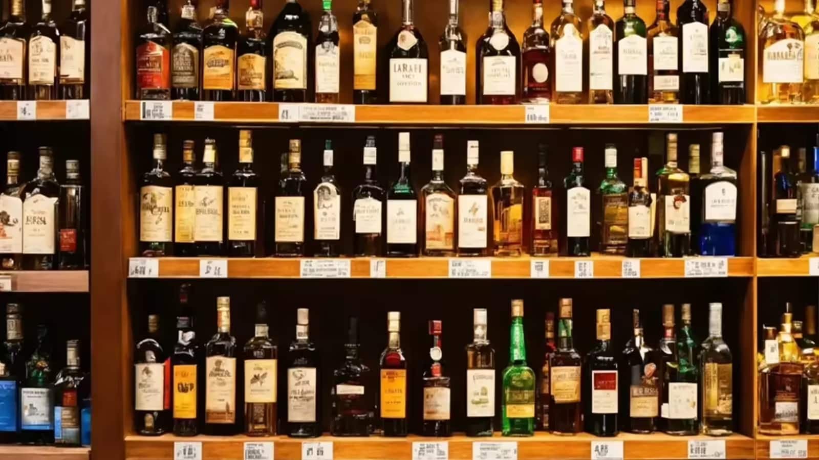 Delhi Excise Policy Amendment: दिल्ली सरकार ने आबकारी नियमों में किया बड़ा बदलाव, भंडारण सीमा बढ़ाई