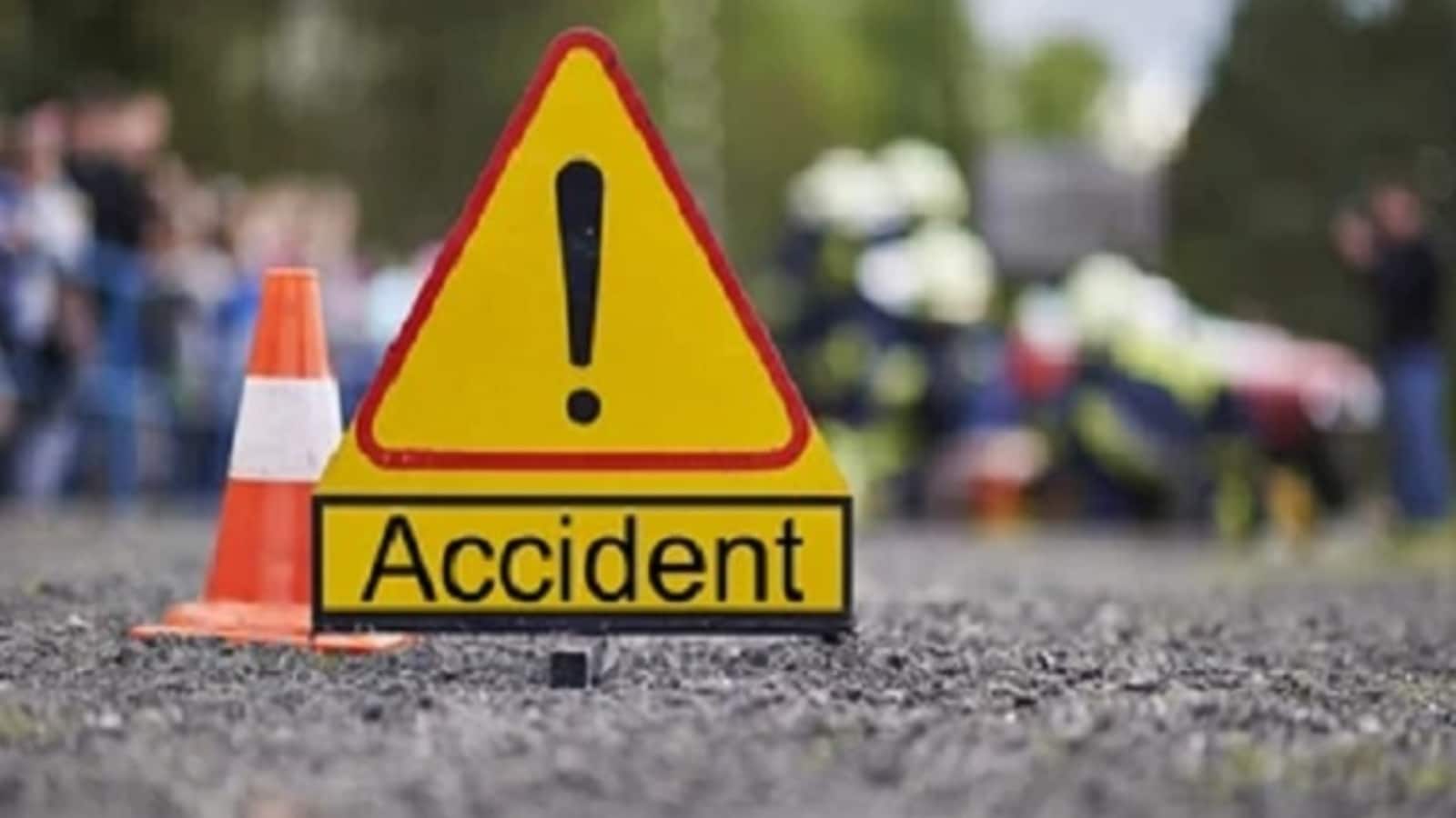 Andhra Road Accident: आंध्र प्रदेश में दर्दनाक सड़क हादसा! गहरी खाई में गिरी बस, 9 यात्रियों की मौत, कई घायल