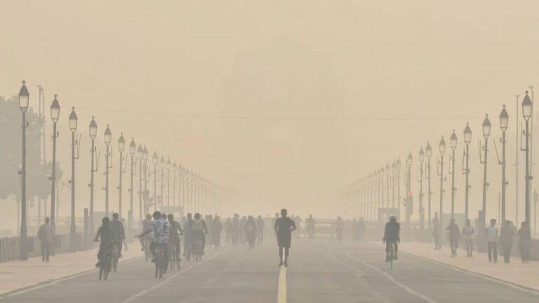 Delhi air pollution: दिल्ली में गंभीर स्तर पर पहुंचा AQI, जानें वायु प्रदूषण से आपके शरीर पर क्या पड़ता है प्रभाव?