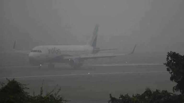Delhi Fog: दिल्ली में घने कोहरे का कहर, 118 उड़ानें रद्द, 200 से अधिक में देरी