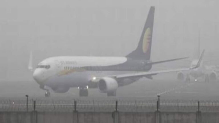 दिल्ली-NCR समेत उत्तर भारत में घना कोहरा...विजिबिलिटी जीरो, फ्लाइट्स पर पड़ा बुरा असर... एडवाइजरी जारी