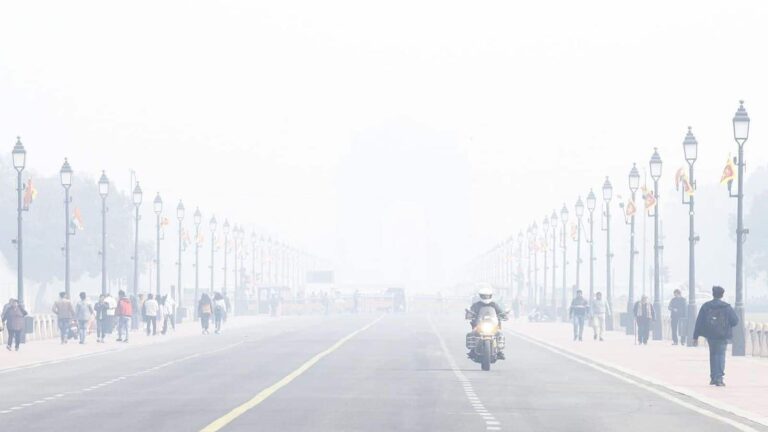 Delhi AQI: दिल्ली की एयर क्वालिटी आज भी 'बेहद खराब', IMD ने NCR में शीतलहर की दी चेतावनी