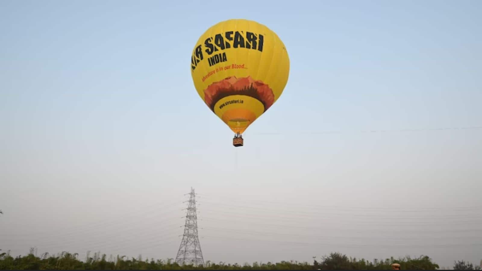 Delhi Hot Air Balloon: धुआं, धुंध और महंगा टिकट, दिल्ली के 'हॉट एयर बैलून' राइड को नहीं मिल रहे मुसाफिर