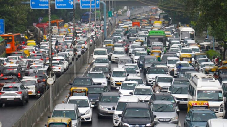 दिल्ली में नॉन-BS VI वाहनों की एंट्री पर बैन, NCR के लाखों लोगों की बढ़ी मुश्किलें, मेट्रो पर बढ़ सकता है ज्यादा दबाव