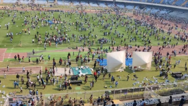 कोलकाता में लियोनेल मेसी का स्वागत हंगामे में बदला, सॉल्ट लेक स्टेडियम में बेकाबू भीड़ ने की तोड़फोड़, फेंकी बोतलें