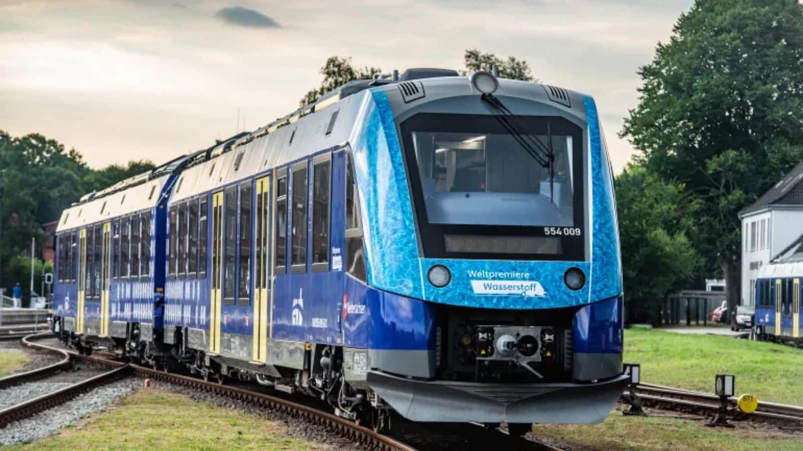First Hydrogen Train: भारत में हाइड्रोजन ट्रेन का पहला सफर, देखें लंबाई और कोच की पूरी जानकारी