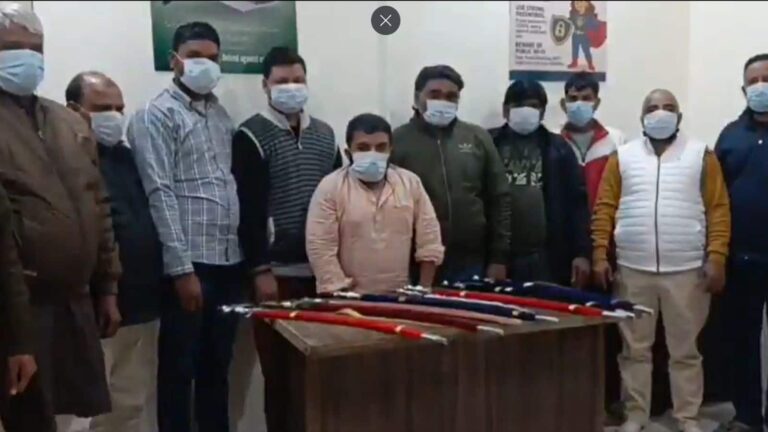 गाजियाबाद में तलवारें 'बांटने' के आरोप में हिंदू रक्षा दल के 10 सदस्य गिरफ्तार, वीडियो वायरल