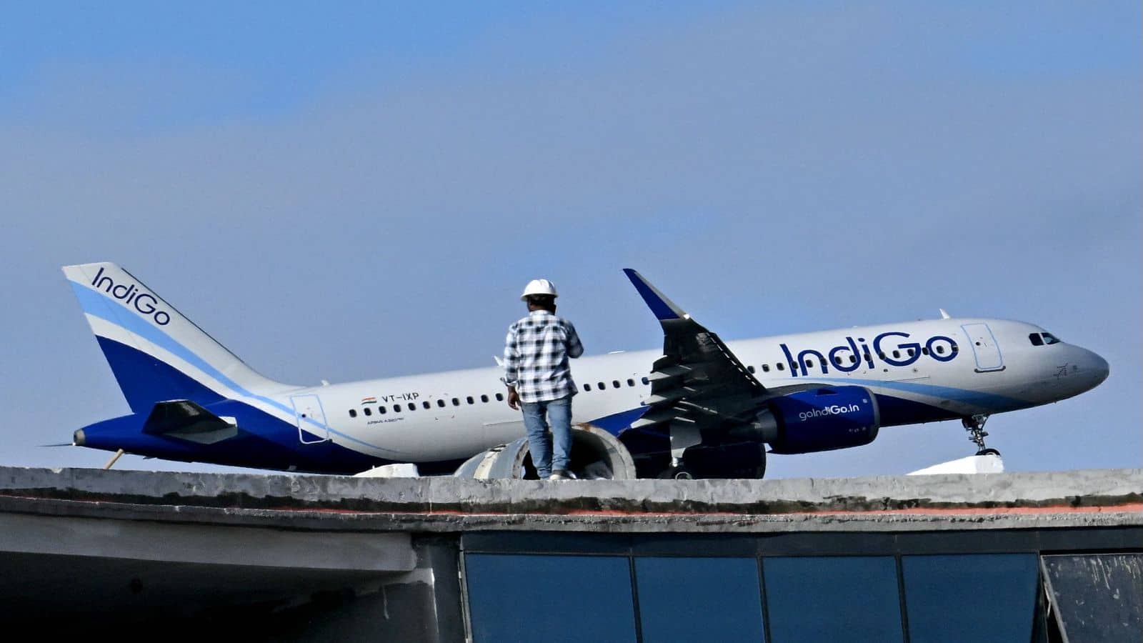 IndiGo Flight Cancellations: इंडिगो ने बनाया अनोखा रिकॉर्ड! एक दिन में 550 से अधिक फ्लाइट्स कैंसिल, केंद्रीय मंत्री ने की बड़ी बैठक