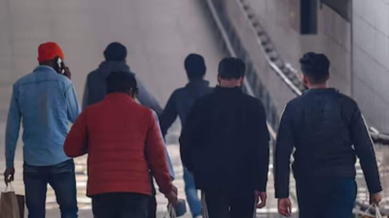 अमेरिकी 'डंकी रूट' पर लगा ब्रेक! 2025 में 3,155 भारतीय हुए US से डिपोर्ट, पिछले तीन सालों में तेजी से बढ़ा आंकड़ा