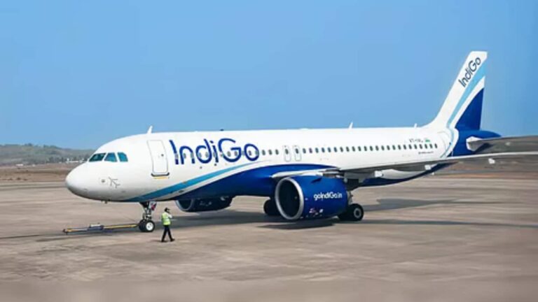 IndiGo flight cancellations: इंडिगो की उड़ानें ठप होने से बाकी एयरलाइनों की कीमतें बढ़ी, यात्रियों को झेलनी पड़ रही दोहरी मार
