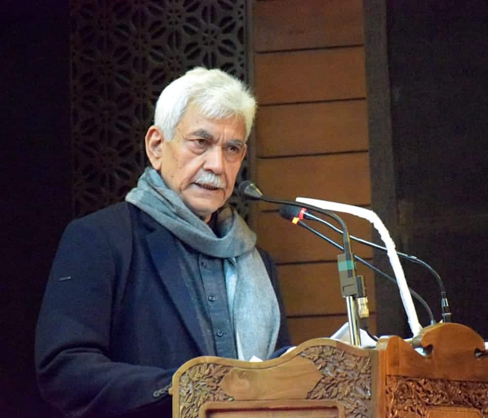 Jammu: पुराने जख्मों को मिला मरहम, LG मनोज सिन्हा ने आंतक पीड़ित परिवारों को सौंपे सरकारी नौकरी पत्र